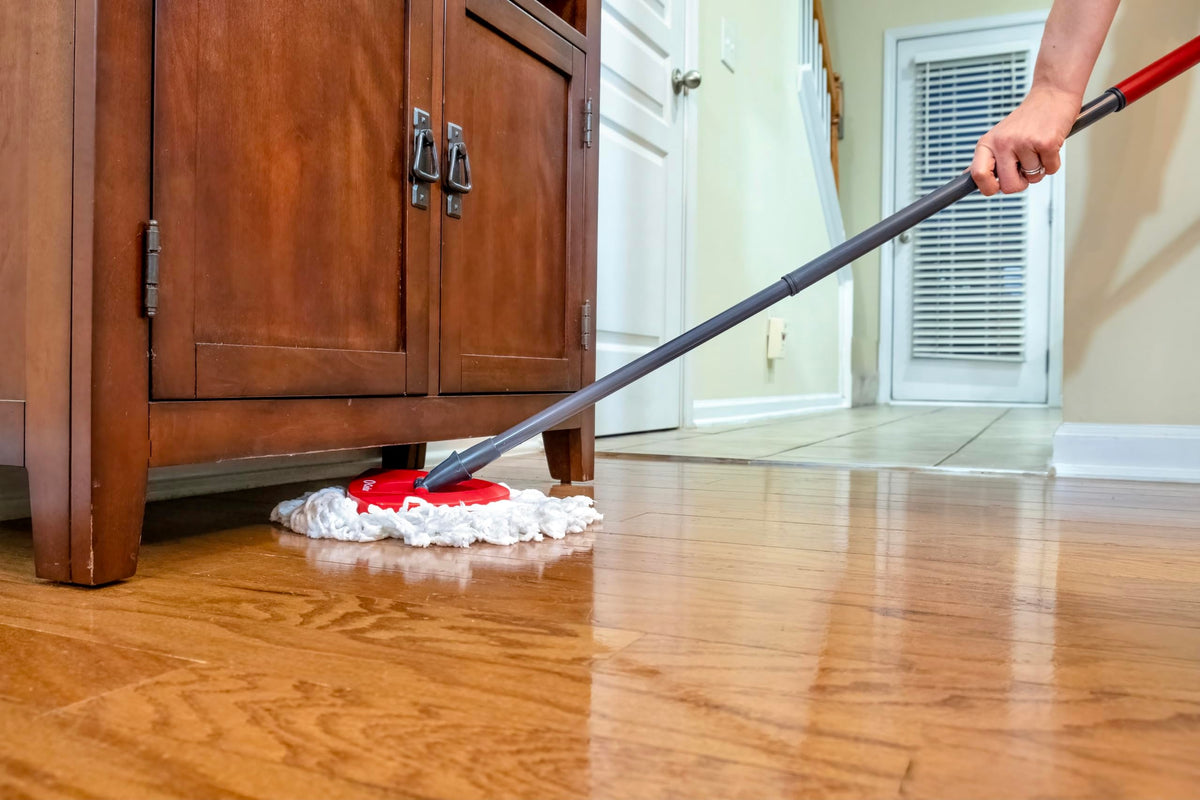 Microfiber Spin Mop & Bucket Floor Cleaning System with 2 Refills A762