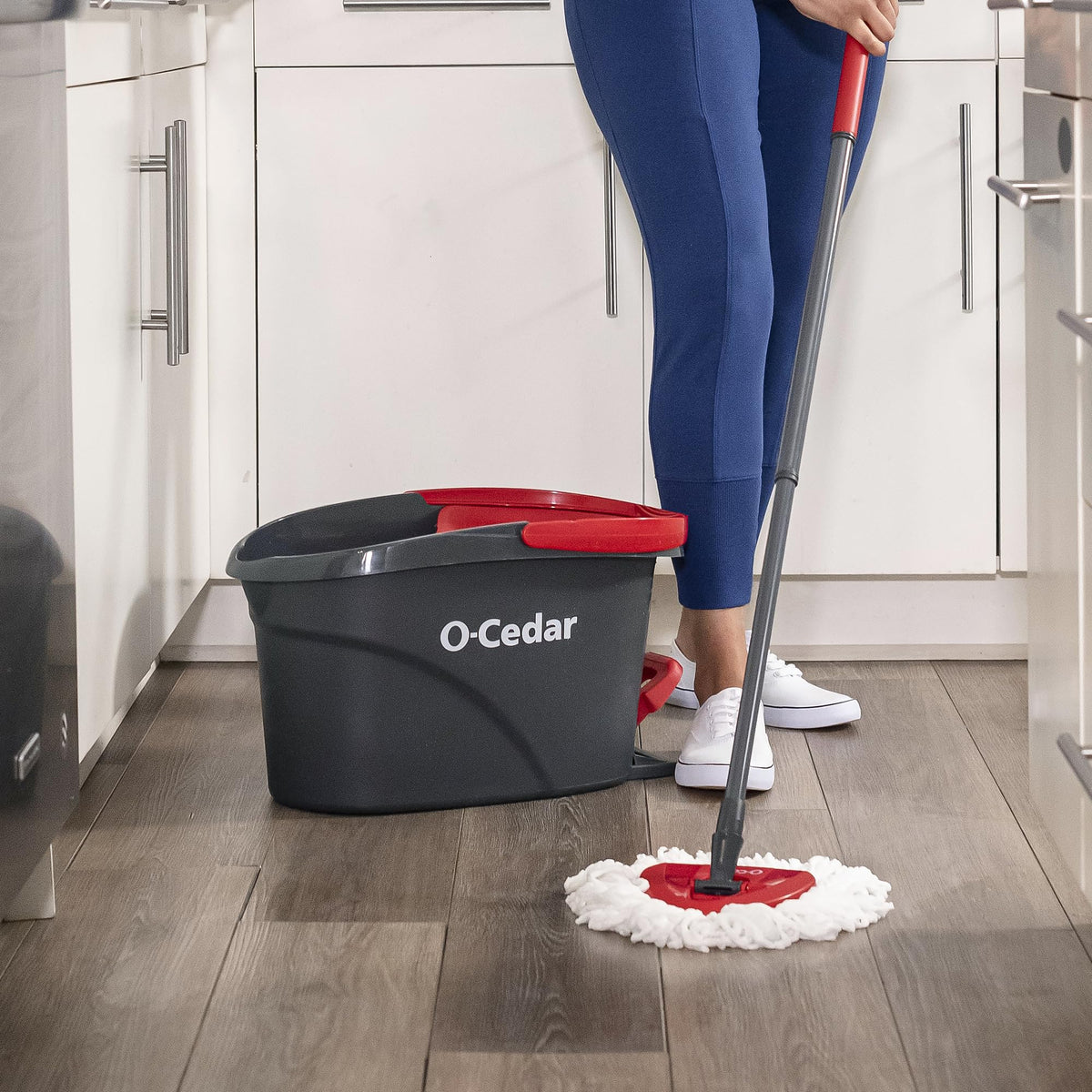 Microfiber Spin Mop & Bucket Floor Cleaning System with 2 Refills A762